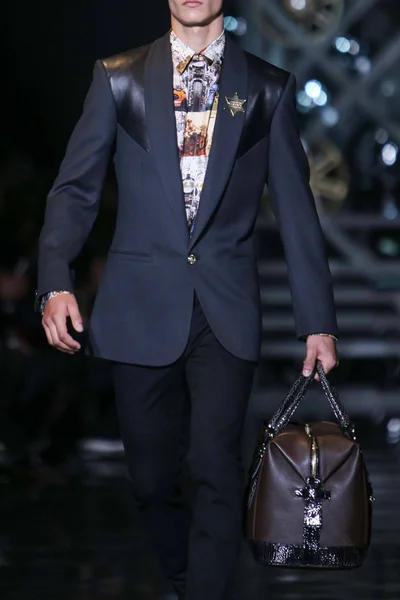 Look 15